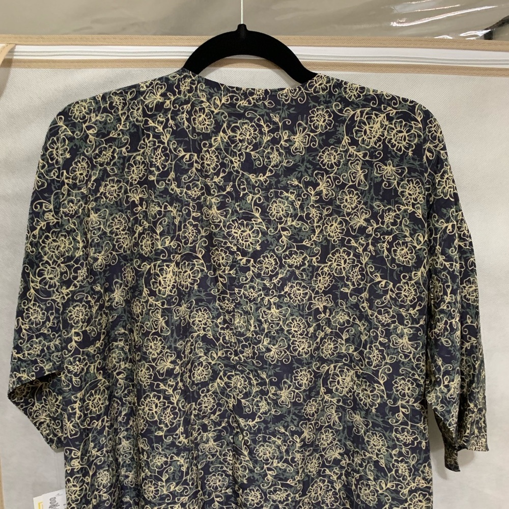 LulaRoe Lindsay - Picture 11 of 14